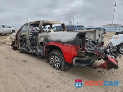 Drugie zdjęcie samochodu z przodu: 2025 CHEVROLET SILVERADO K1500 LT VIN:2GCUKDED0S1124534 - miniatura