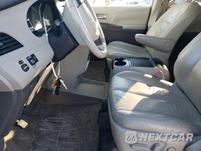 Zdjęcie 7 z 13 samochodu: 2011 TOYOTA SIENNA XLE VIN:5TDYK3DC1BS093808 - miniatura