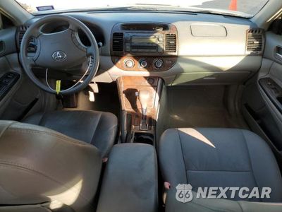 Zdjęcie 8 z 12 samochodu: 2005 TOYOTA CAMRY LE VIN:4T1BF32K55U599206 - miniatura