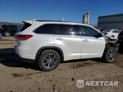 Trzecie zdjęcie samochodu z tyłu: 2018 TOYOTA HIGHLANDER SE VIN:5TDJZRFH4JS827137 - miniatura