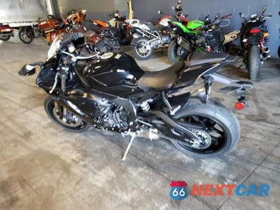 Trzecie zdjęcie samochodu z tyłu: 2023 YAMAHA YZFR1 VIN:JYARN66E5PA003541 - miniatura