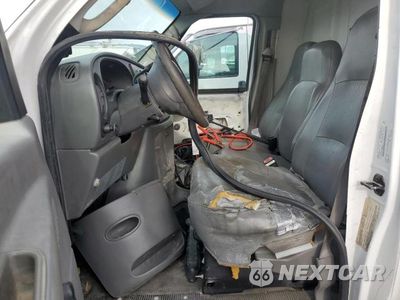 Zdjęcie 7 z 12 samochodu: 2006 FORD ECONOLINE E450 SUPER DUTY CUTAWAY VAN VIN:1FDXE45S16HA79301 - miniatura