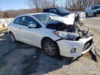 Czwarte zdjęcie samochodu z boku: 2014 KIA FORTE EX VIN:KNAFX6A81E5221577 - miniatura