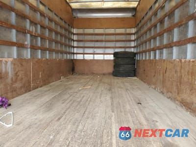 Zdjęcie 10 z 12 samochodu: 2014 ISUZU NPR HD VIN:JALC4W165E7000886 - miniatura