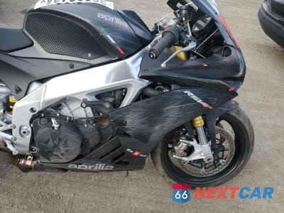 Zdjęcie 9 z 10 samochodu: 2017 APRILIA RSV4 RR VIN:ZD4KEU002HS000958 - miniatura