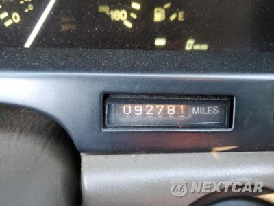 Zdjęcie 9 z 12 samochodu: 1992 LEXUS LS 400 VIN:JT8UF11E2N0143781 - miniatura