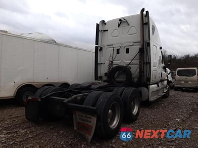 Czwarte zdjęcie samochodu z boku: 2011 FREIGHTLINER CASCADIA 125 VIN:1FUJGLDR6BLAY2095 - miniatura