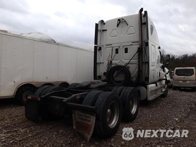 Czwarte zdjęcie samochodu z boku: 2011 FREIGHTLINER CASCADIA 125 VIN:1FUJGLDR6BLAY2095 - miniatura