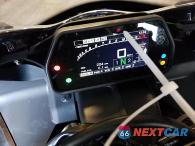 Zdjęcie 8 z 10 samochodu: 2023 YAMAHA YZFR1 VIN:JYARN66E5PA003541 - miniatura
