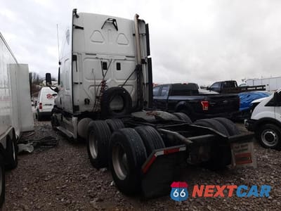 Trzecie zdjęcie samochodu z tyłu: 2011 FREIGHTLINER CASCADIA 125 VIN:1FUJGLDR6BLAY2095 - miniatura