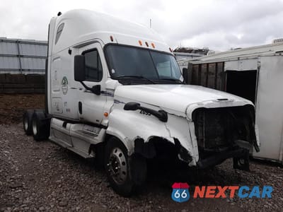 2011 FREIGHTLINER CASCADIA 125 1FUJGLDR6BLAY2095 - główne zdjęcie licytacji z USA - miniatura