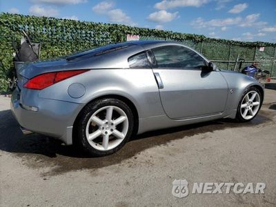 Trzecie zdjęcie samochodu z tyłu: 2004 NISSAN 350Z COUPE VIN:JN1AZ34D74M100753 - miniatura