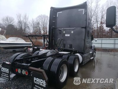 Czwarte zdjęcie samochodu z boku: 2017 KENWORTH CONSTRUCTION T680 VIN:1XKYD49X1HJ132421 - miniatura