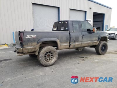 Trzecie zdjęcie samochodu z tyłu: 1998 GMC SIERRA K2500 VIN:1GTGK29R1WE537557 - miniatura