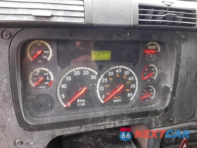 Zdjęcie 8 z 10 samochodu: 2011 FREIGHTLINER CASCADIA 125 VIN:1FUJGLDR6BLAY2095 - miniatura