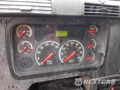 Zdjęcie 8 z 10 samochodu: 2011 FREIGHTLINER CASCADIA 125 VIN:1FUJGLDR6BLAY2095 - miniatura