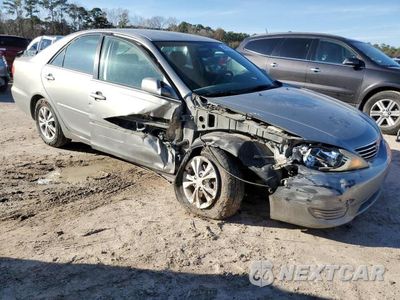 Czwarte zdjęcie samochodu z boku: 2005 TOYOTA CAMRY LE VIN:4T1BF32K55U599206 - miniatura