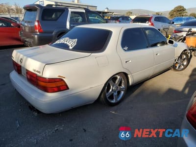 Trzecie zdjęcie samochodu z tyłu: 1992 LEXUS LS 400 VIN:JT8UF11E2N0143781 - miniatura