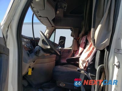 Zdjęcie 6 z 10 samochodu: 2012 FREIGHTLINER CASCADIA 125 VIN:1FUJGLDR0CSBT4036 - miniatura