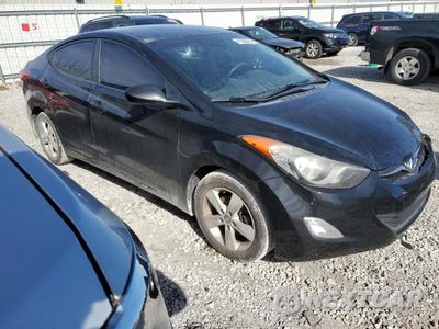 Czwarte zdjęcie samochodu z boku: 2013 HYUNDAI ELANTRA GLS VIN:KMHDH4AE5DU577614 - miniatura