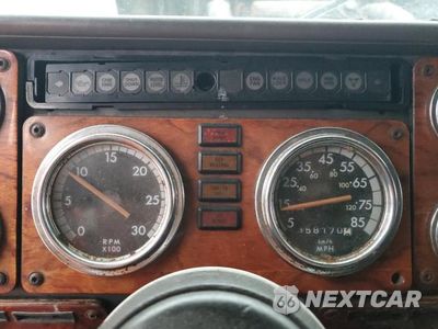 Zdjęcie 8 z 10 samochodu: 2000 FREIGHTLINER CONVENTIONAL FLD120 VIN:1FUPCSZB8YDF67773 - miniatura