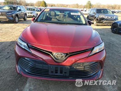 Piąte zdjęcie samochodu w środku: 2018 TOYOTA CAMRY L VIN:4T1B11HK9JU551468 - miniatura