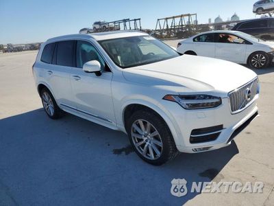 Czwarte zdjęcie samochodu z boku: 2017 VOLVO XC90 T6 VIN:YV4A22PL5H1181707 - miniatura