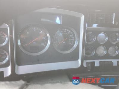 Zdjęcie 8 z 10 samochodu: 2019 KENWORTH CONSTRUCTION W900 VIN:1XKWD49X3KJ257015 - miniatura