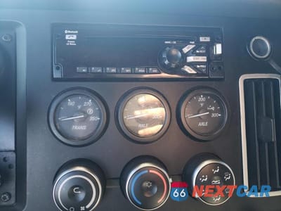 Zdjęcie 9 z 10 samochodu: 2019 FREIGHTLINER CASCADIA 126 VIN:3AKJHHDR2KSKD5742 - miniatura