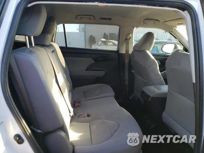 Zdjęcie 11 z 13 samochodu: 2022 TOYOTA HIGHLANDER L VIN:5TDCZRAH1NS539839 - miniatura