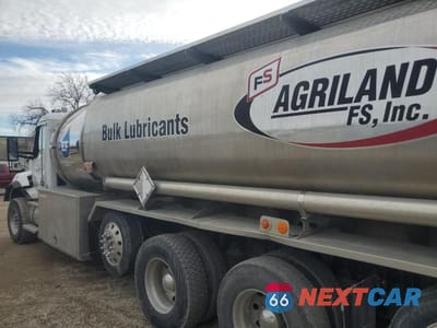 Trzecie zdjęcie samochodu z tyłu: 2020 KENWORTH CONSTRUCTION T880 VIN:1NKZXPEX3LJ370809 - miniatura