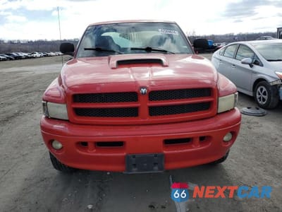 Piąte zdjęcie samochodu w środku: 2000 DODGE RAM 1500 VIN:3B7HF13Z4YG125687 - miniatura