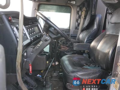 Zdjęcie 6 z 10 samochodu: 2019 KENWORTH CONSTRUCTION W900 VIN:1XKWD49X3KJ257015 - miniatura