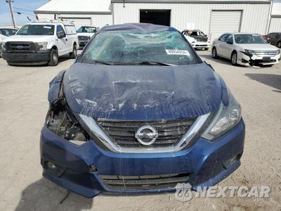 Piąte zdjęcie samochodu w środku: 2017 NISSAN ALTIMA 2.5 VIN:1N4AL3AP7HC940367 - miniatura