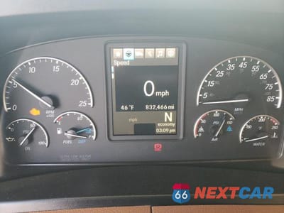 Zdjęcie 8 z 10 samochodu: 2019 FREIGHTLINER CASCADIA 126 VIN:3AKJHHDR2KSKD5742 - miniatura