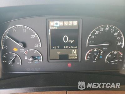 Zdjęcie 8 z 10 samochodu: 2019 FREIGHTLINER CASCADIA 126 VIN:3AKJHHDR2KSKD5742 - miniatura