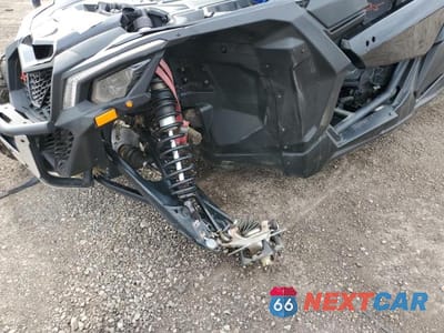 Zdjęcie 9 z 10 samochodu: 2018 CAN-AM MAVERICK X3 MAX X RS TURBO R VIN:3JBVNAW44JK003391 - miniatura
