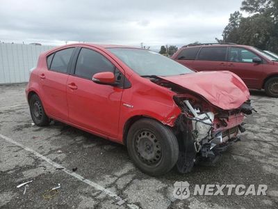 Czwarte zdjęcie samochodu z boku: 2013 TOYOTA PRIUS C VIN:JTDKDTB33D1556907 - miniatura