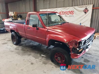 Czwarte zdjęcie samochodu z boku: 1987 TOYOTA PICKUP RN64 DLX VIN:JT4RN64D1H5065138 - miniatura
