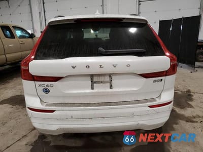 Zdjęcie 6 z 13 samochodu: 2023 VOLVO XC60 CORE VIN:YV4L12RV3P1253707 - miniatura