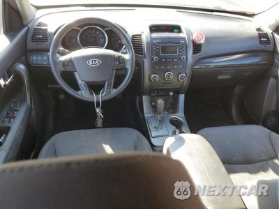Zdjęcie 8 z 13 samochodu: 2011 KIA SORENTO BASE VIN:5XYKT4A22BG118104 - miniatura
