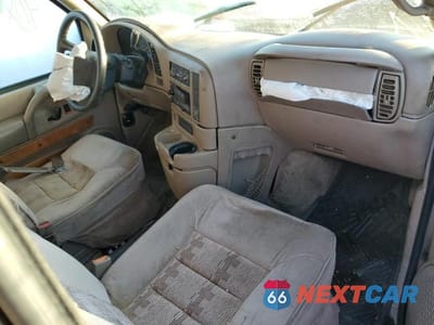 Zdjęcie 8 z 13 samochodu: 2000 CHEVROLET ASTRO VIN:1GBDM19W1YB212297 - miniatura