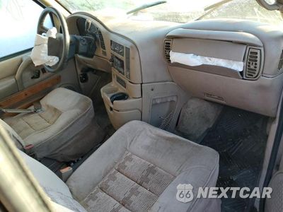 Zdjęcie 8 z 13 samochodu: 2000 CHEVROLET ASTRO VIN:1GBDM19W1YB212297 - miniatura