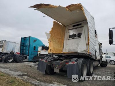Czwarte zdjęcie samochodu z boku: 2000 FREIGHTLINER CONVENTIONAL FLD120 VIN:1FUPCSZB8YDF67773 - miniatura