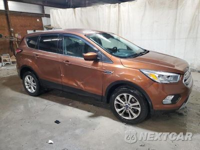 Czwarte zdjęcie samochodu z boku: 2017 FORD ESCAPE SE VIN:1FMCU9GD9HUE68081 - miniatura