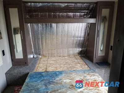 Piąte zdjęcie samochodu w środku: 2020 KEYSTONE HIDEOUT VIN:4YDT27R20L7241683 - miniatura