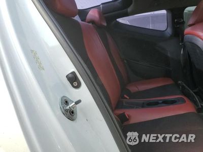 Zdjęcie 10 z 12 samochodu: 2012 HYUNDAI VELOSTER VIN:KMHTC6AD1CU072374 - miniatura