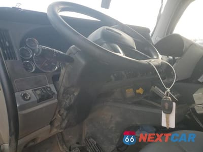 Piąte zdjęcie samochodu w środku: 2020 KENWORTH CONSTRUCTION T880 VIN:1NKZXPEX3LJ370809 - miniatura