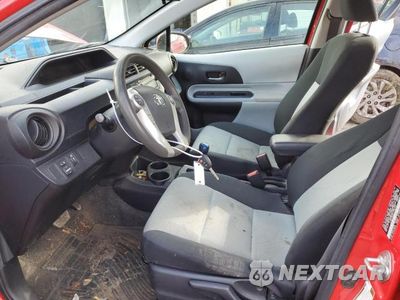 Zdjęcie 7 z 12 samochodu: 2013 TOYOTA PRIUS C VIN:JTDKDTB35D1546962 - miniatura
