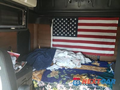 Zdjęcie 6 z 10 samochodu: 2019 FREIGHTLINER CASCADIA 126 VIN:3AKJHHDR2KSKD5742 - miniatura